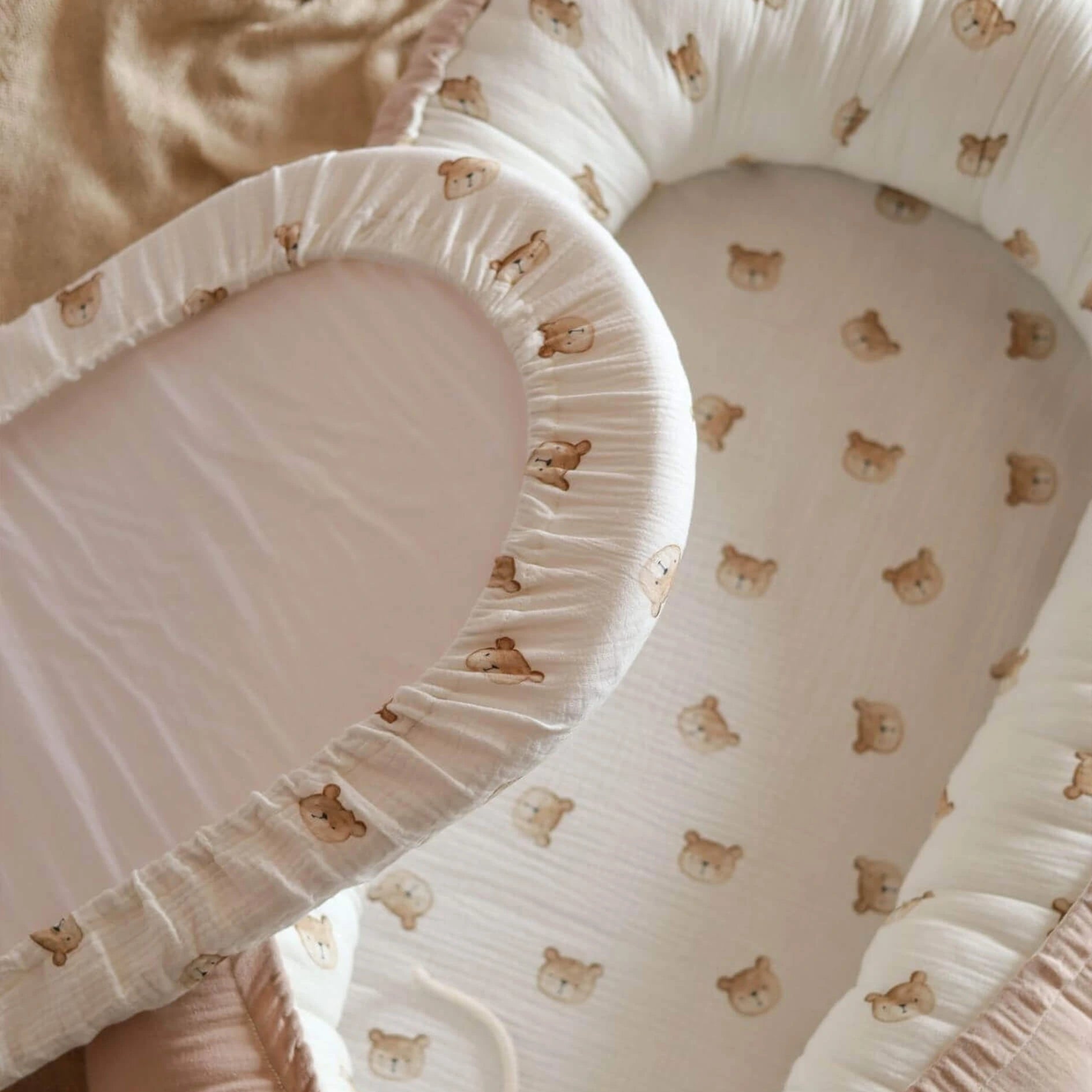 Baby Nestchen Rosa im Teddydesign mit waschbarer Matratze